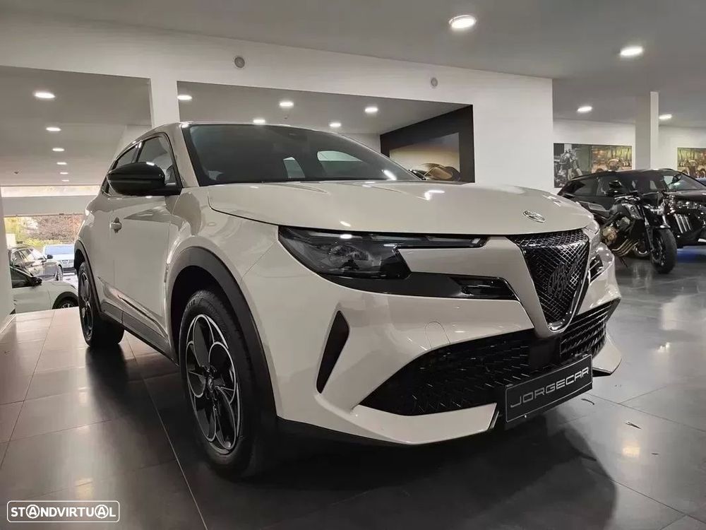 Alfa Romeo Junior Elletrica 50 kWh Launch Edition - 17