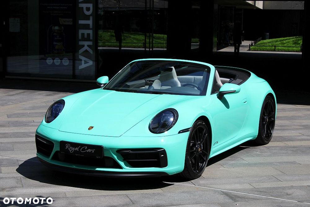 Porsche 911 Carrera 4 GTS - 1