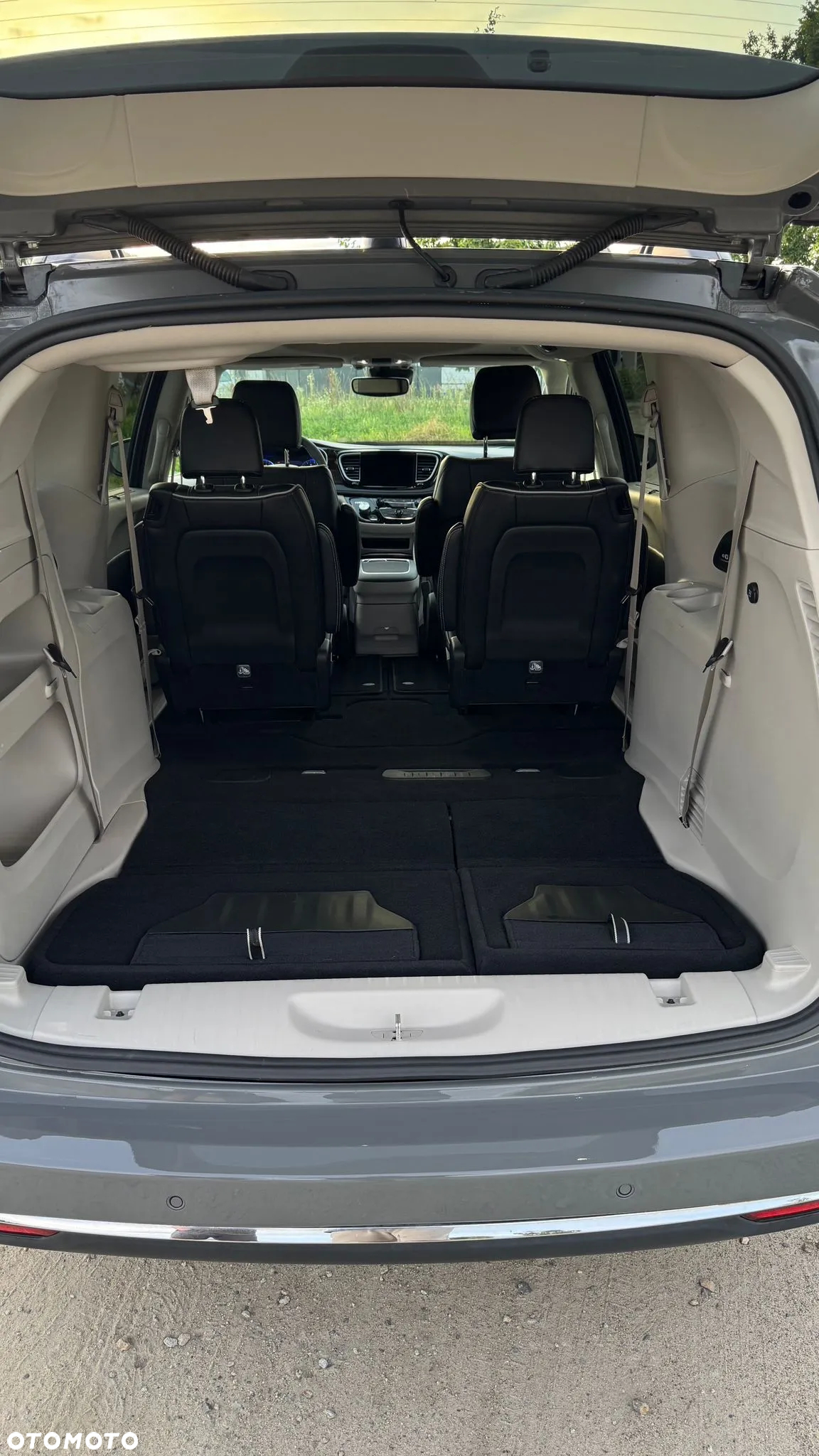 Chrysler Pacifica - 17