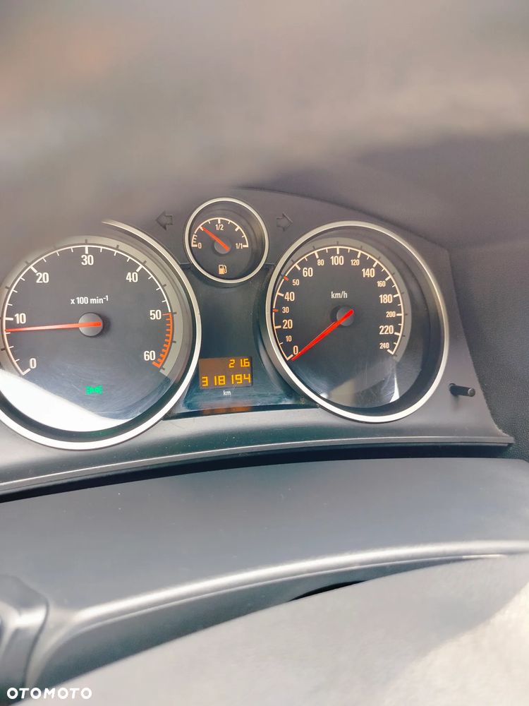 Opel Astra 1.9 CDTI - 10