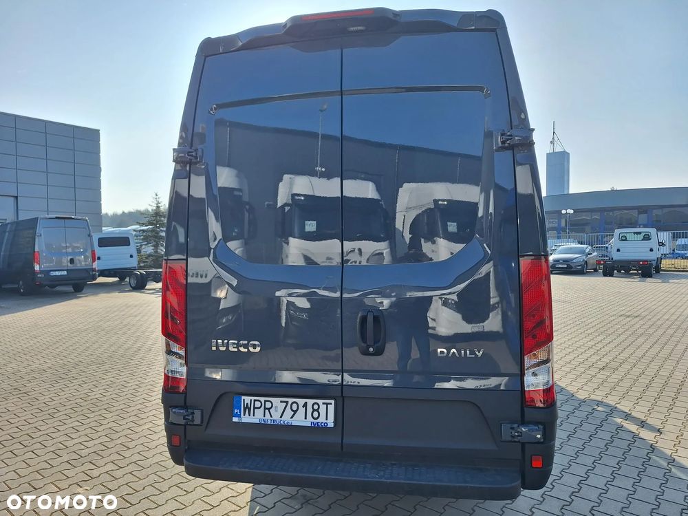 Iveco 35S18 HiMatic furgon 16m blaszak automat FV23% MAXI - 5