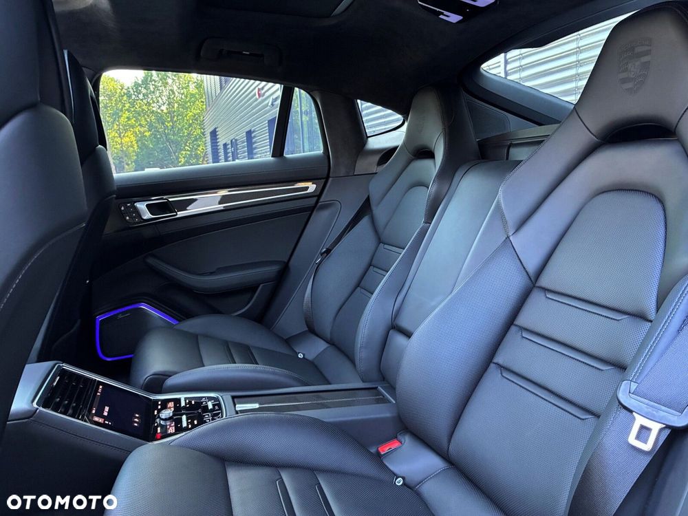 Porsche Panamera - 40