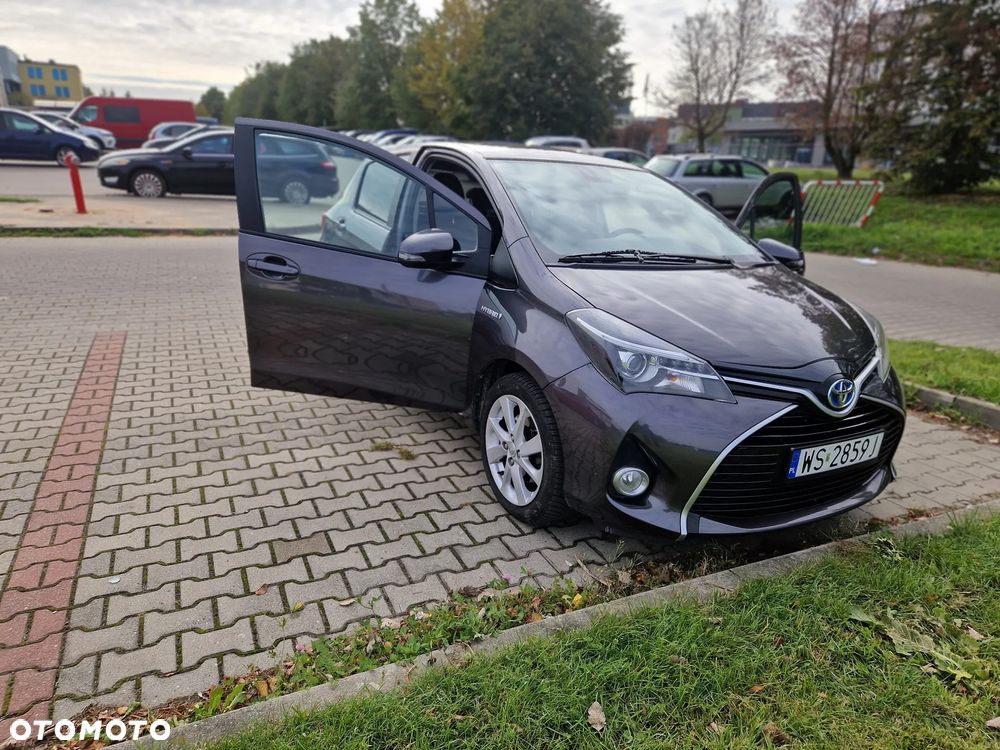 Toyota Yaris Hybrid 100 Premium - 8