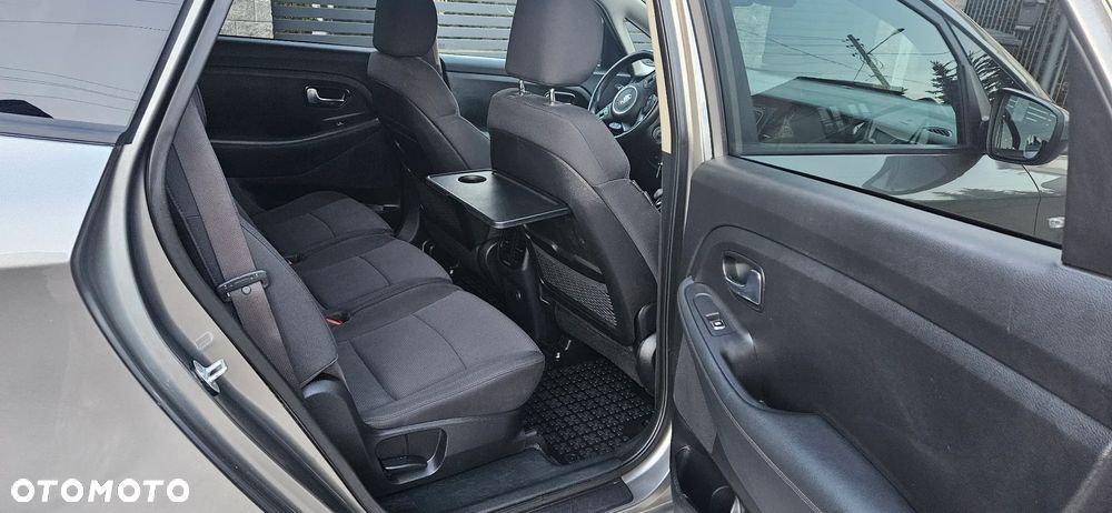 Kia Carens - 19