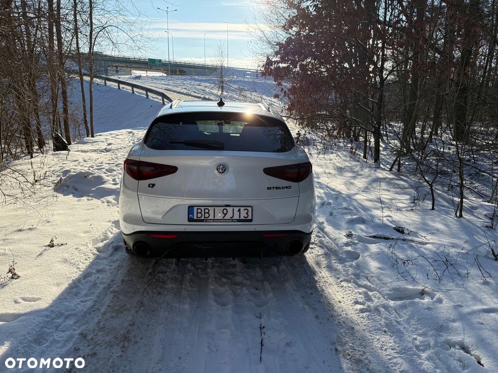 Alfa Romeo Stelvio 2.0 Turbo 16V AT8-Q4 Ti - 5