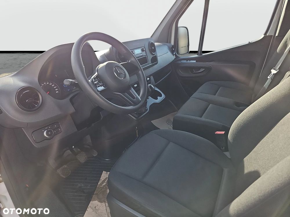 Mercedes-Benz Sprinter - 9