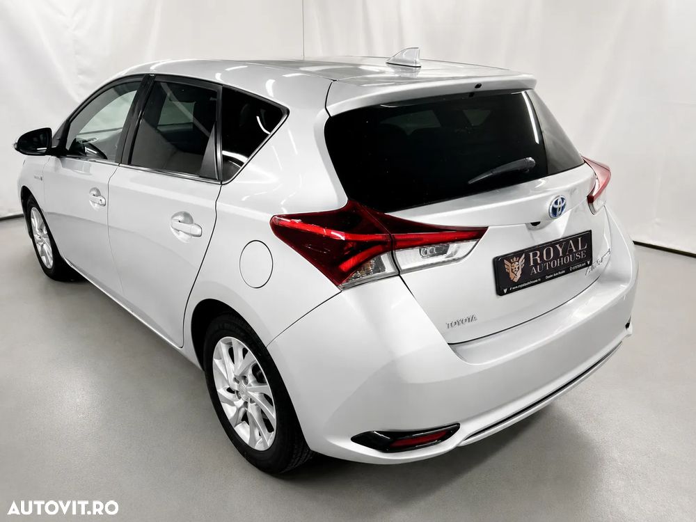 Toyota Auris 1.8 L VVT-i HSD Sol - 4