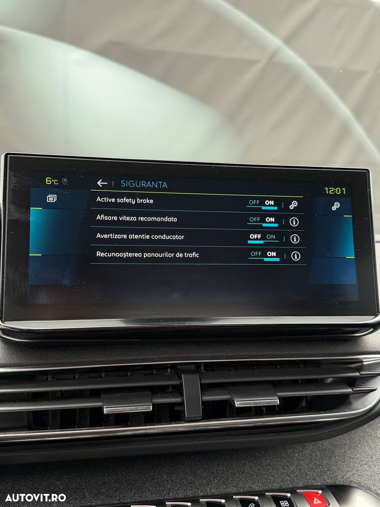 Peugeot 3008 225 e-EAT8 Allure Pack - 28