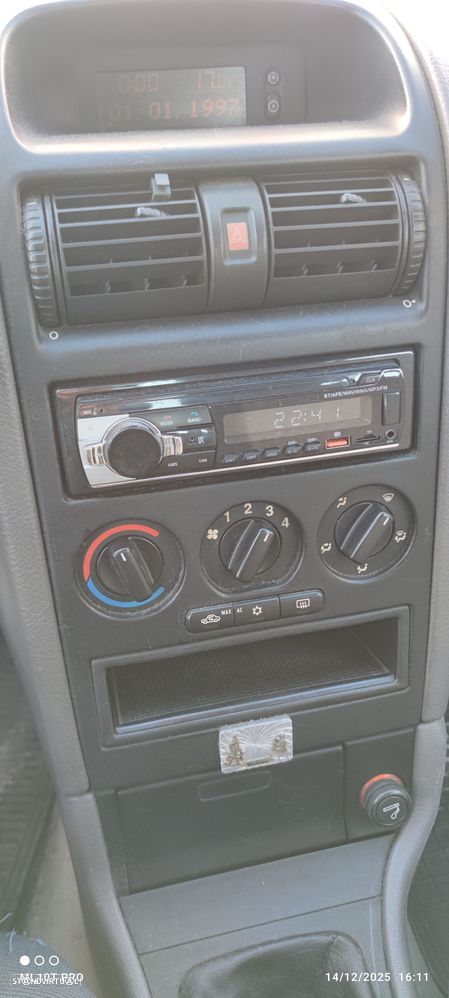 Opel Astra Caravan - 12