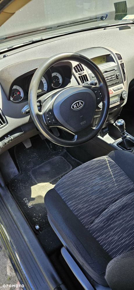 Kia Ceed 1.6 L - 5