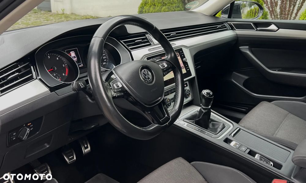 Volkswagen Passat 2.0 TDI SCR Comfortline - 11