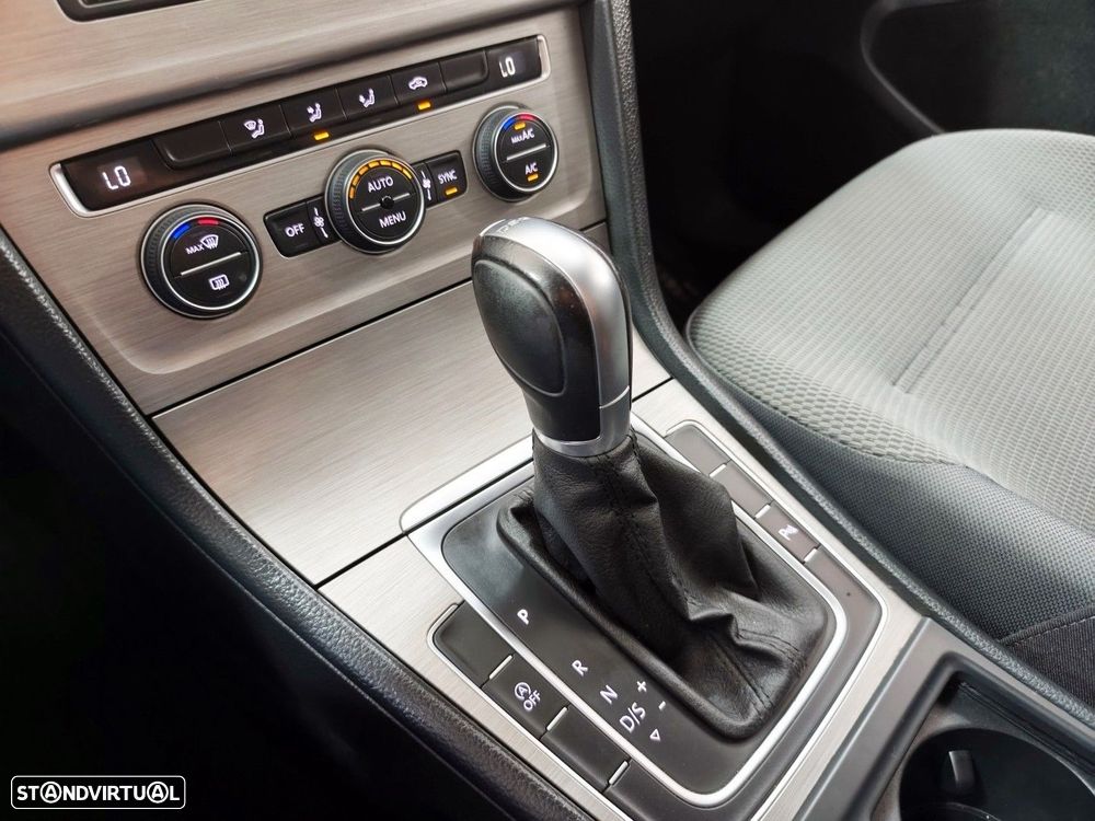 VW Golf Variant 1.6 TDi Sportline DSG - 26