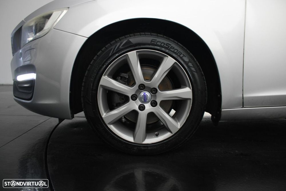 Volvo V60 2.0 D3 Momentum - 30