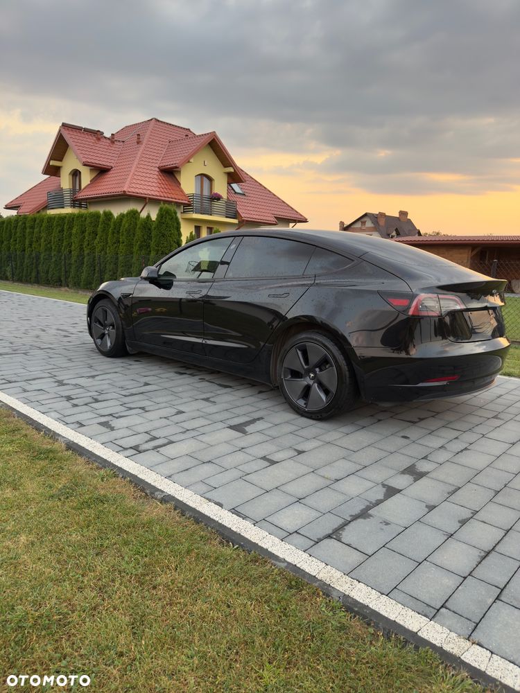 Tesla Model 3 - 4