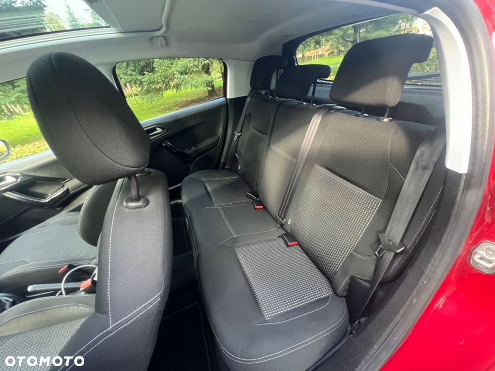 Peugeot 208 1.6 BlueHDi Allure S&S - 16