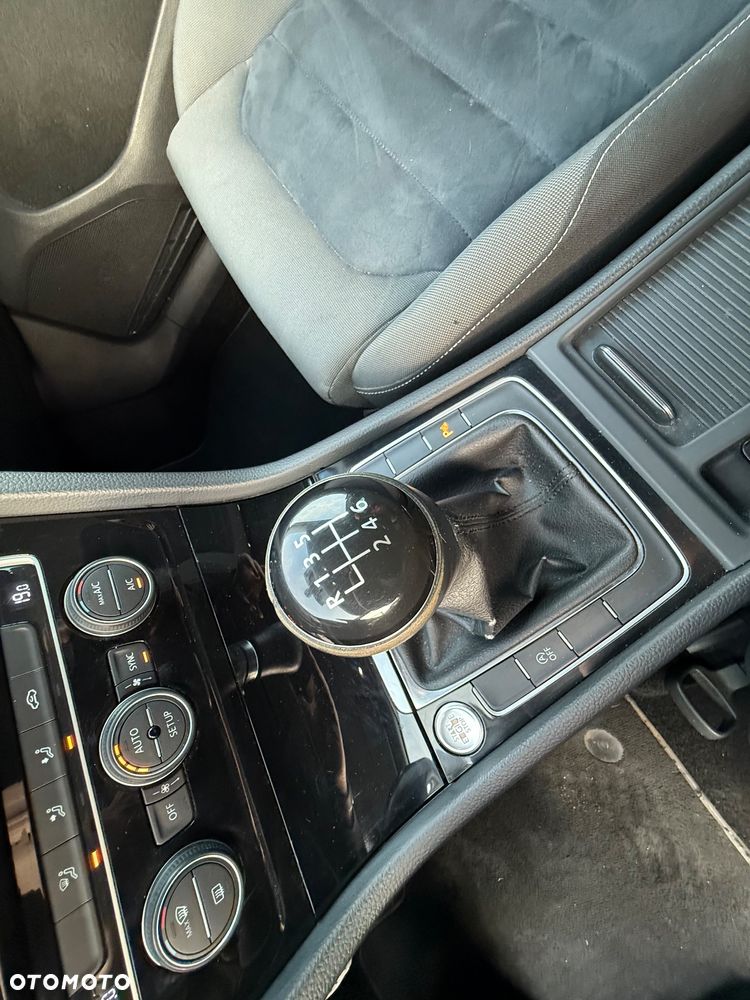 Volkswagen Golf 2.0 TDI (BlueMotion Technology) Highline - 17