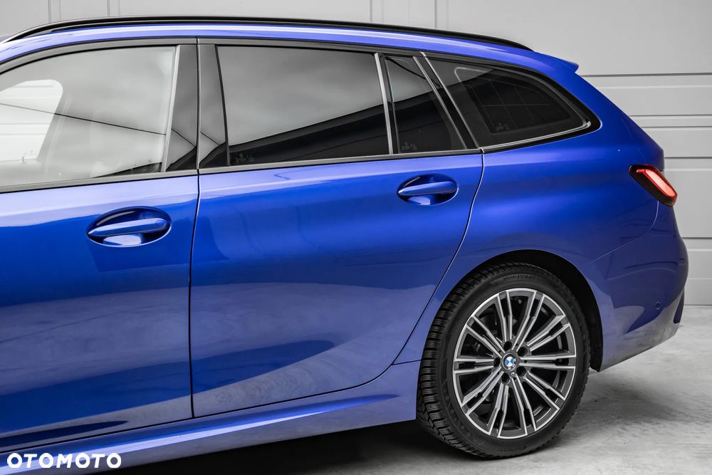 BMW Seria 3 320d xDrive M Sport sport - 37
