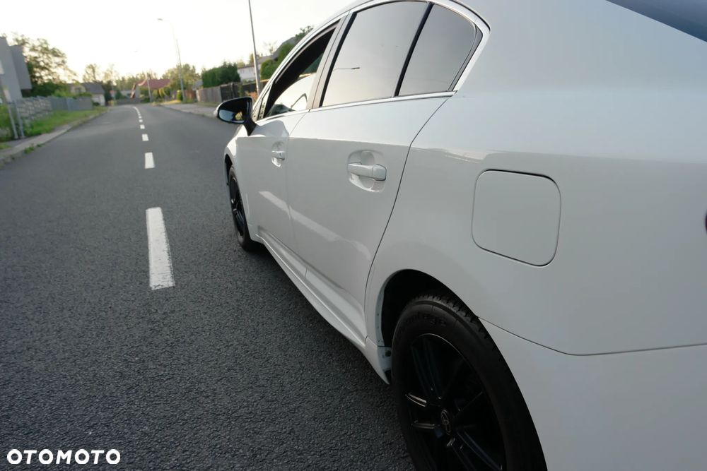 Toyota Avensis 1.8 Active - 10