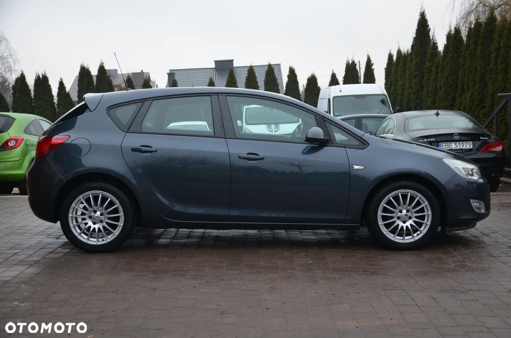 Opel Astra 1.6 150 Jahre - 5