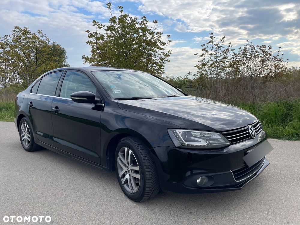 Volkswagen Jetta 2.0 TDI Highline - 3