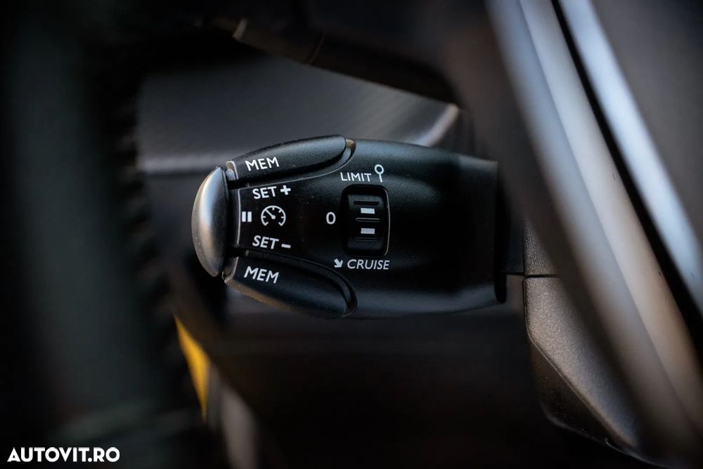 Peugeot 208 ver-puretech-75-active - 26