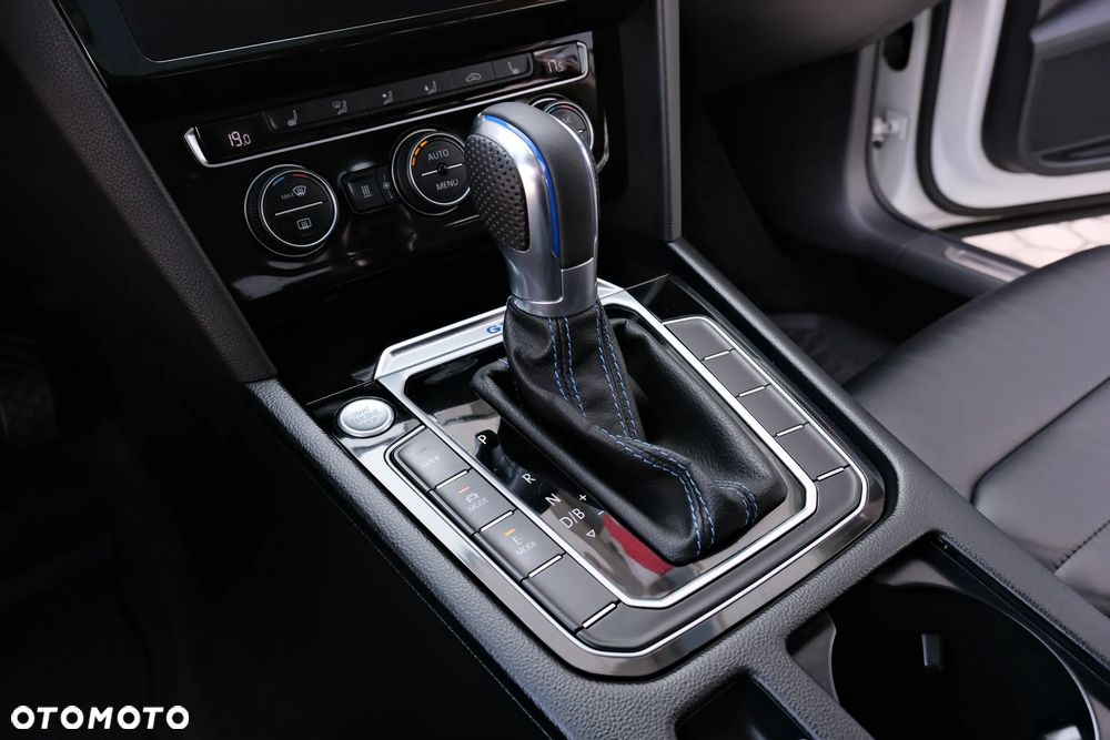 Volkswagen Passat - 26