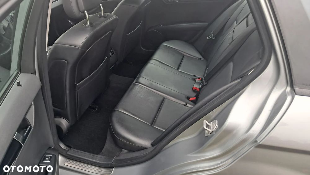 Mercedes-Benz Klasa C 200 T CDI DPF Automatik BlueEFFICIENCY Elegance - 10