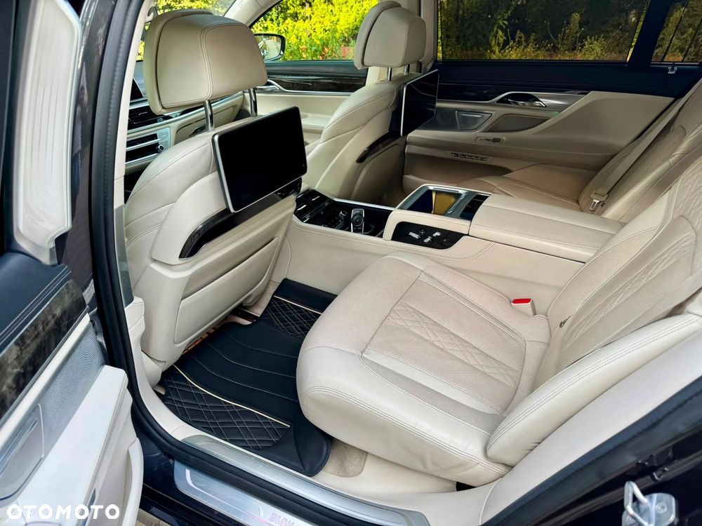BMW Seria 7 750Li xDrive - 17