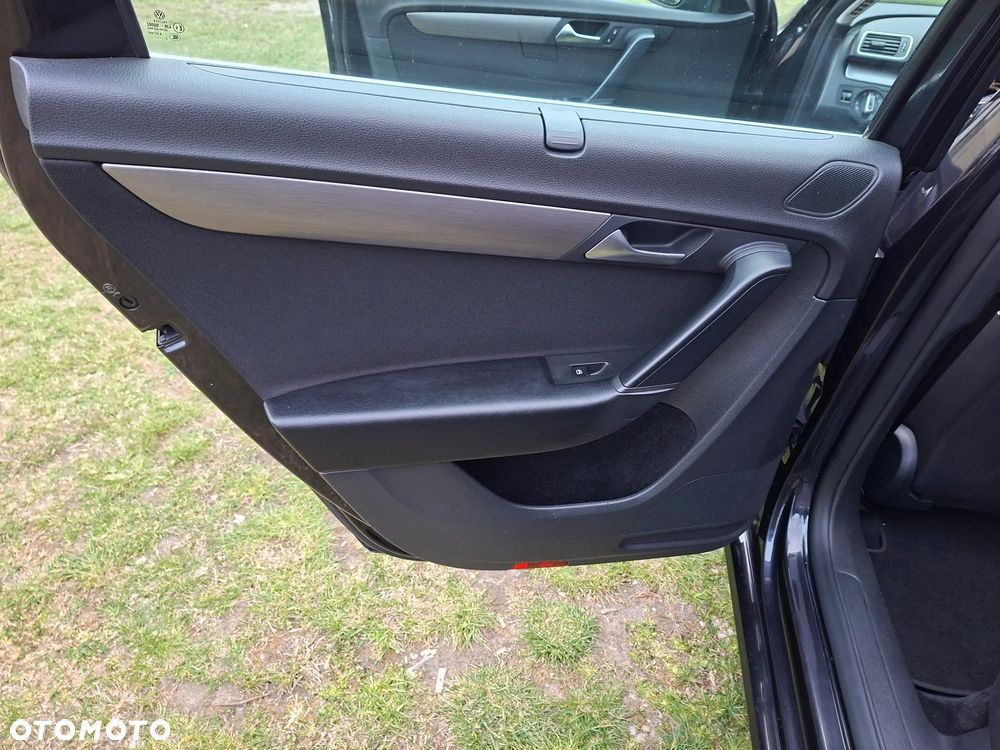 Volkswagen Passat 2.0 TDI Comfortline - 8