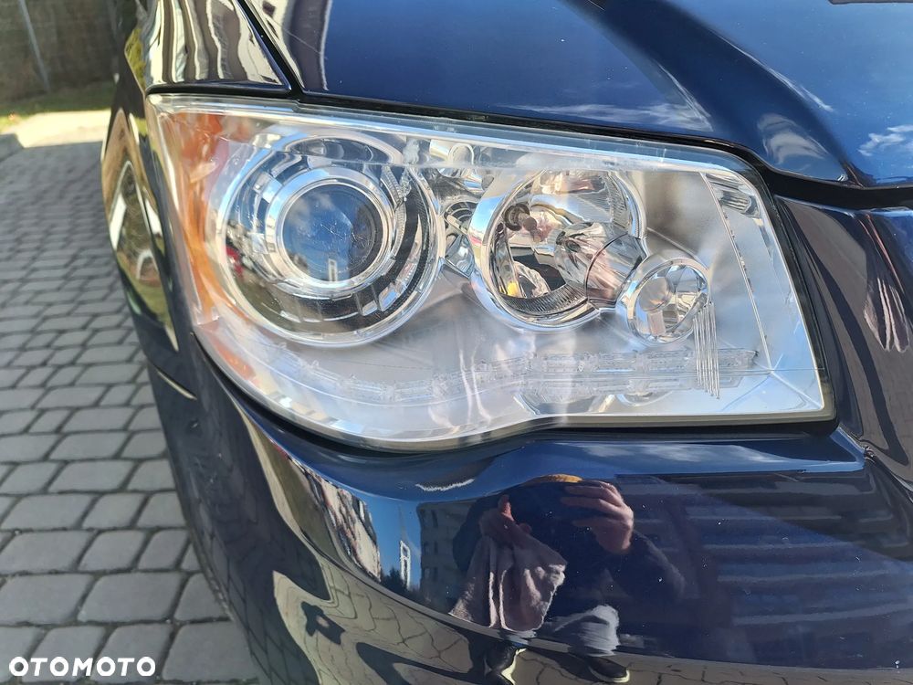 Chrysler Town & Country - 8
