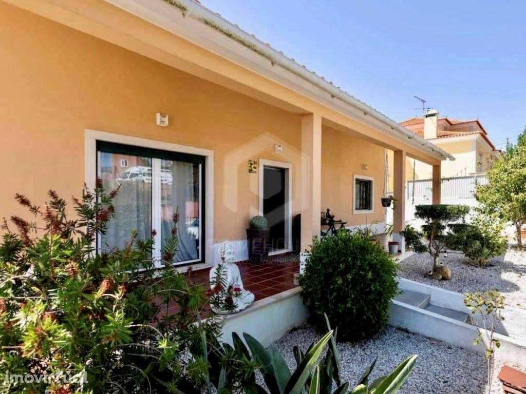 Moradia Isolada T4+1 com Piscina, Jardim e Garagem Box - Grande imagem: 3/27