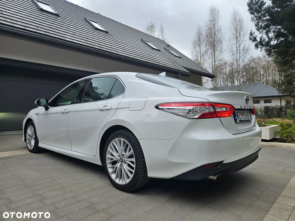 Toyota Camry 2.5 Hybrid Executive CVT - 17