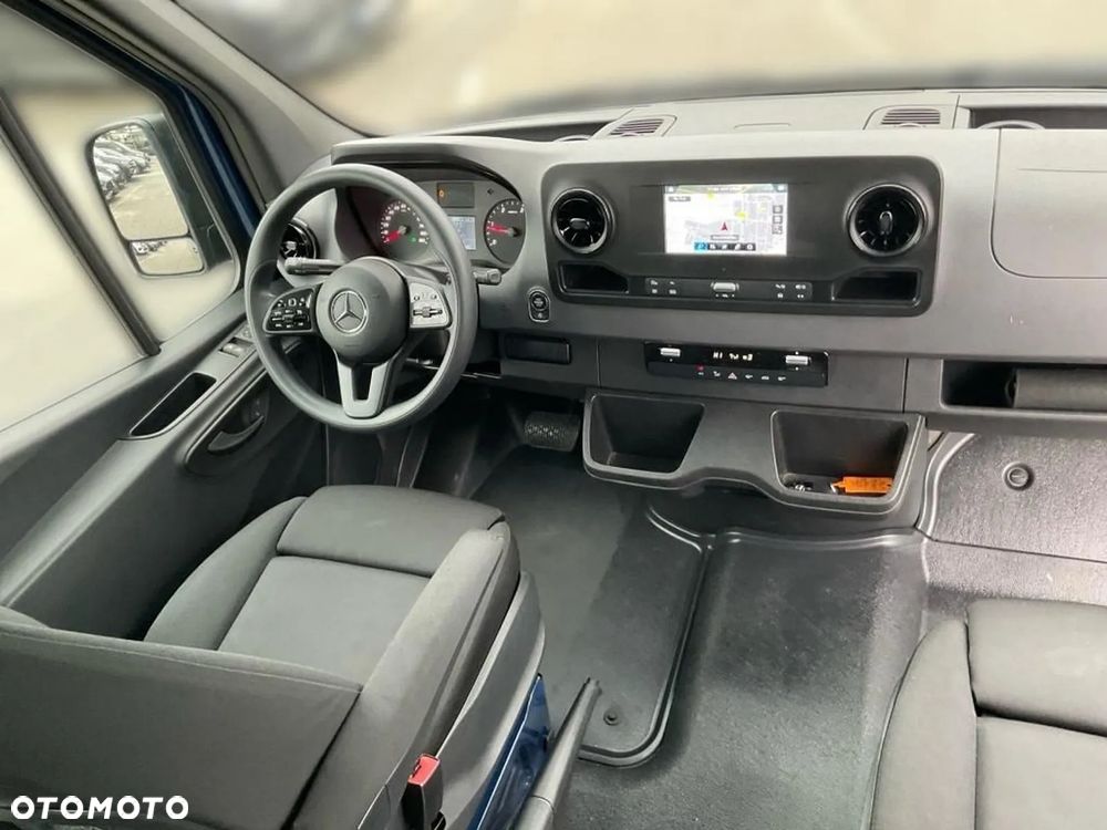 Mercedes-Benz Sprinter - 10