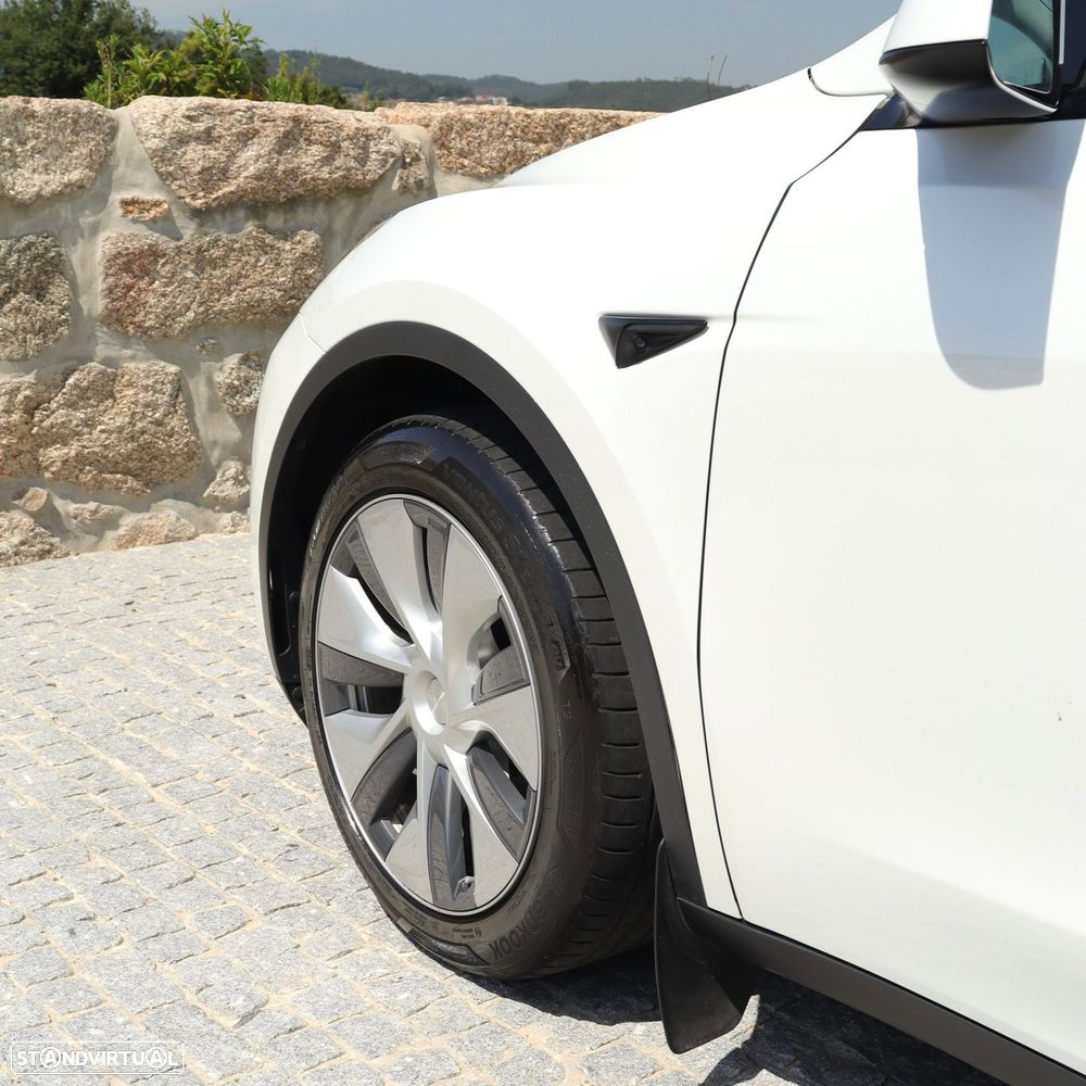 Tesla Model Y Long Range Dual Motor AWD - 14