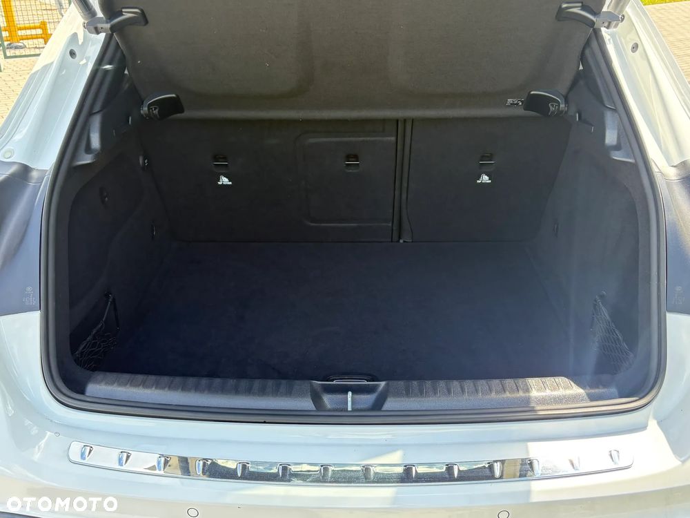 Mercedes-Benz GLA 180 7G-DCT AMG Line - 11