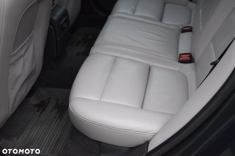 Volvo V70 2.5T Summum - 17