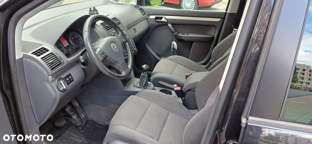 Volkswagen Touran - 5