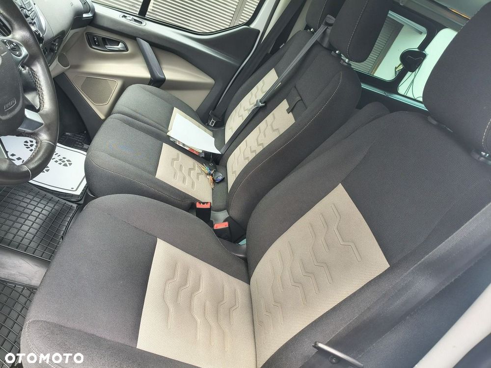 Ford Tourneo Custom - 17