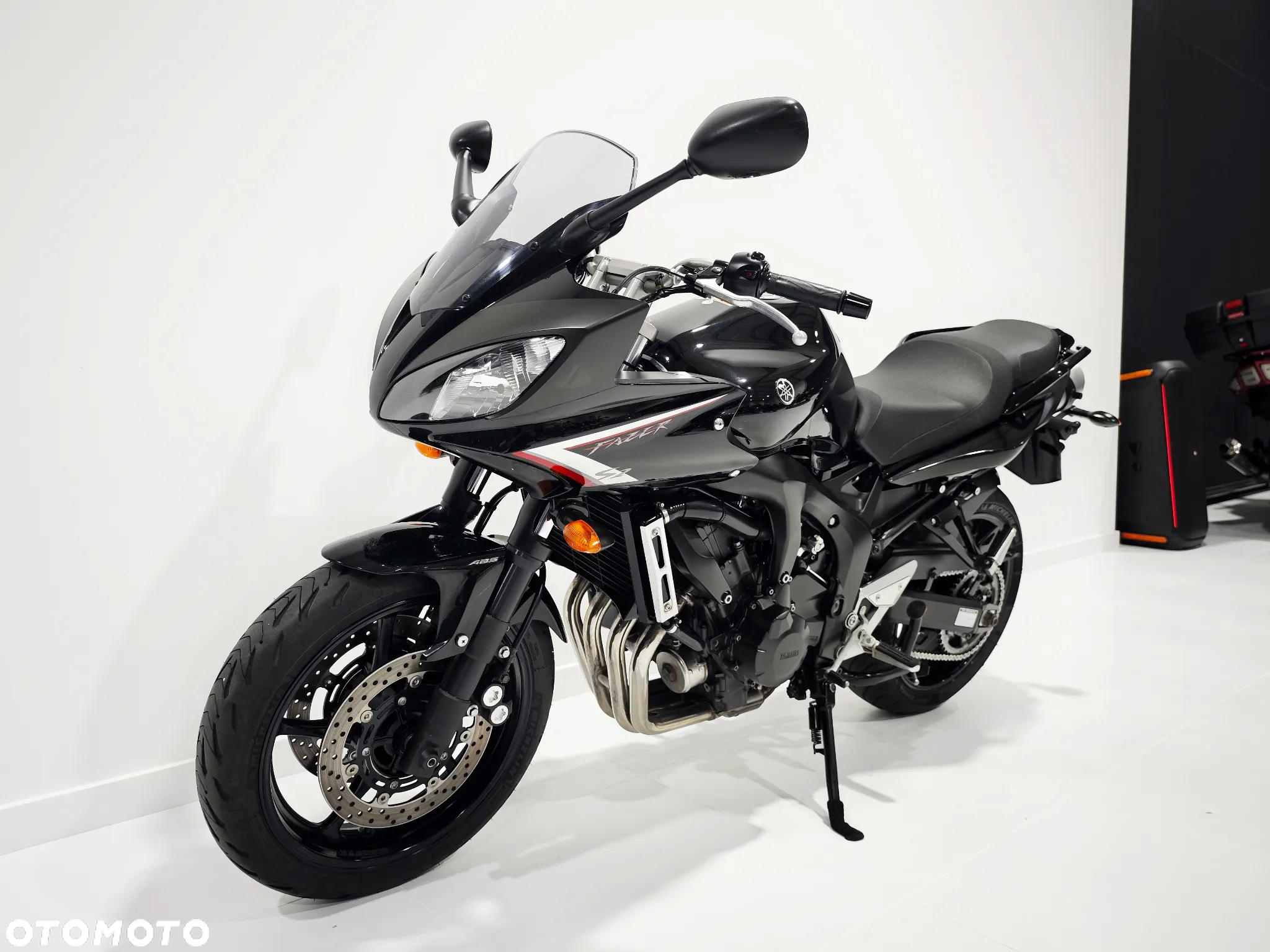 Yamaha FZ - 13