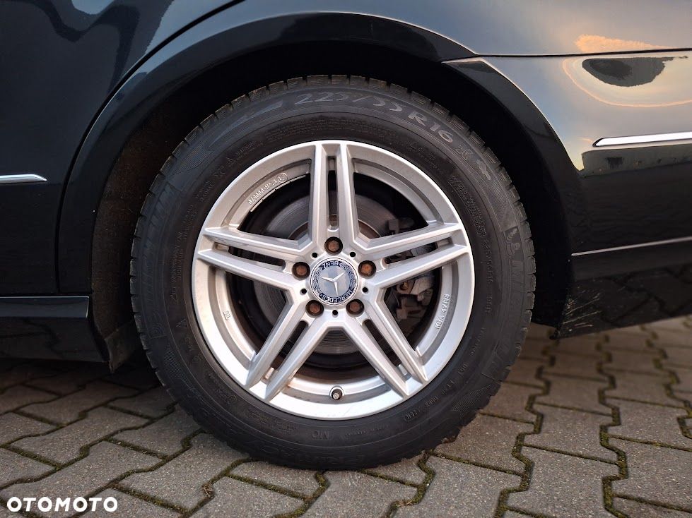 Mercedes-Benz Klasa E 200 CGI BlueEFFICIENCY 7G-TRONIC Avantgarde - 27