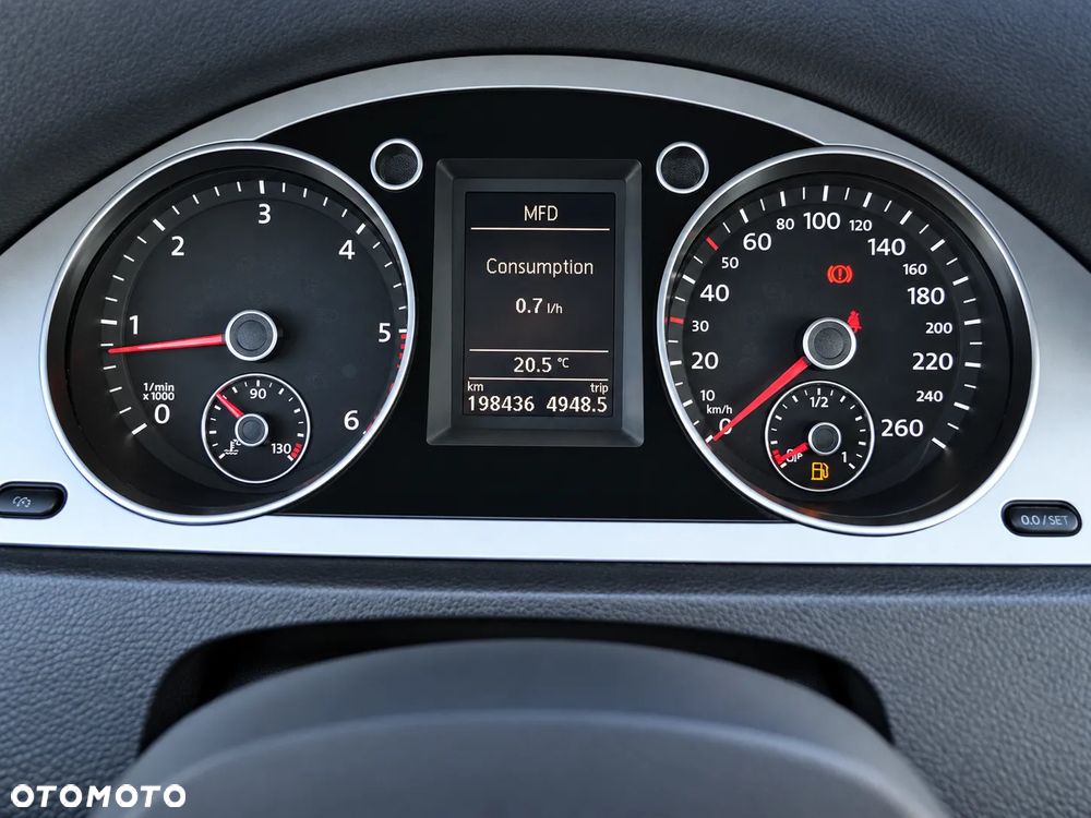 Volkswagen Passat 2.0 TDI DPF BlueMotion Technology Comfortline - 34