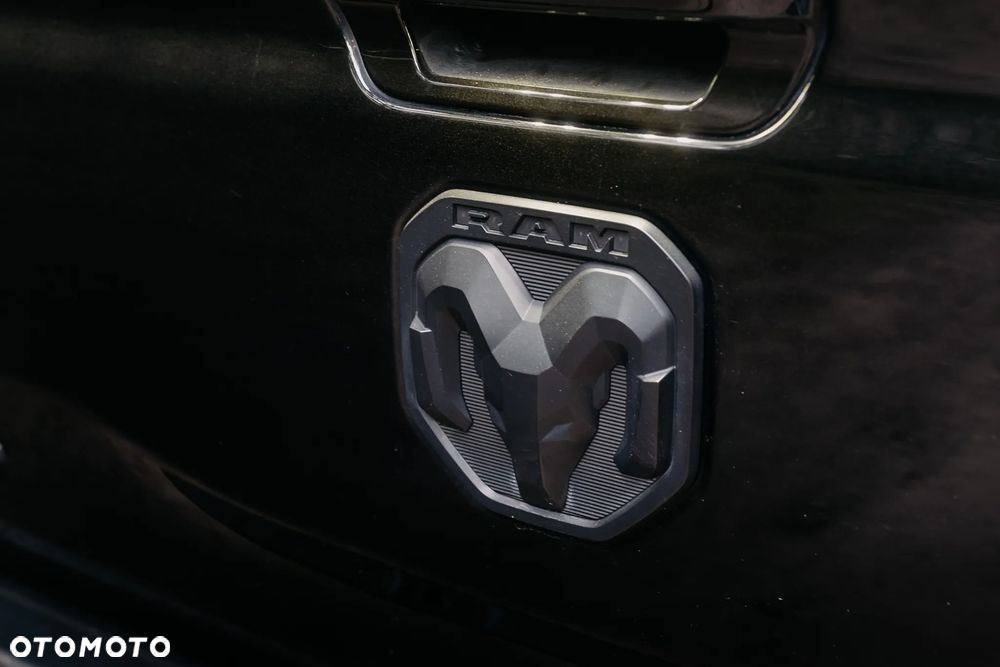 RAM 1500 Crew Cab Shortbed Limited - 17