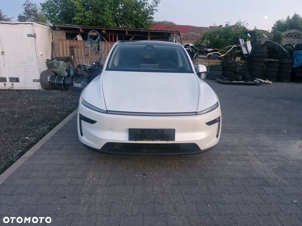 Tesla Model Y Long Range Dual Motor AWD - 2