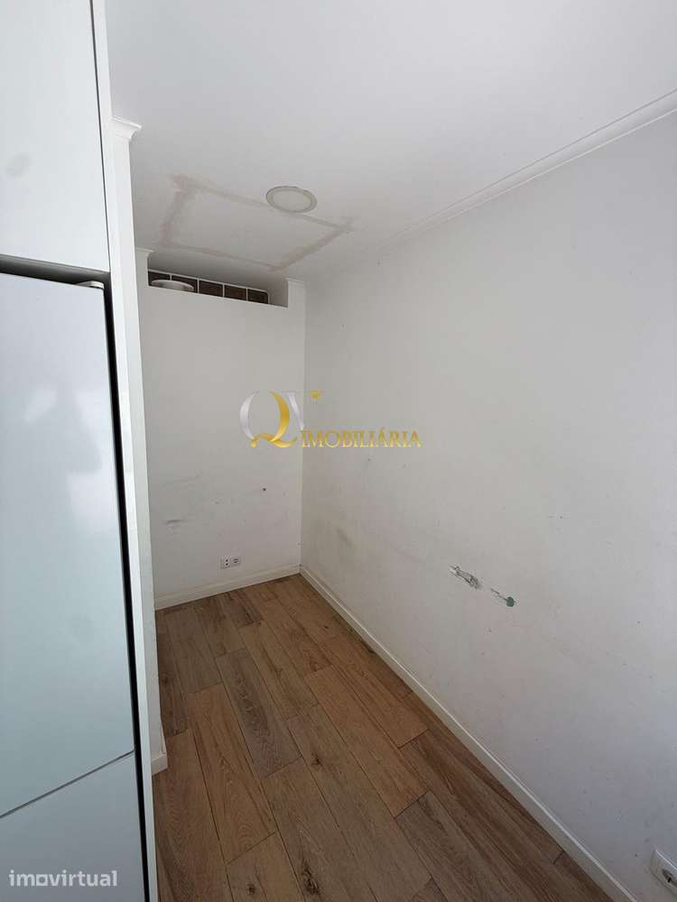 Excelente Apartamento T1+1 sito no Cristo Rei, Almada - Grande imagem: 4/13