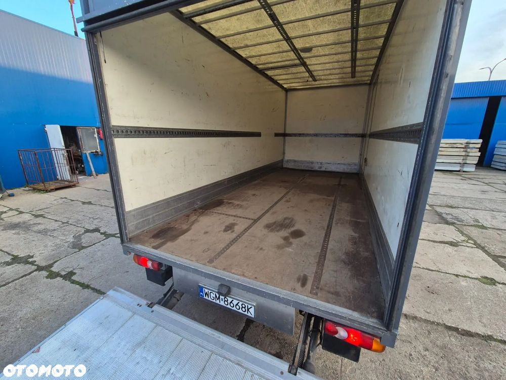 Mercedes-Benz Sprinter - 11