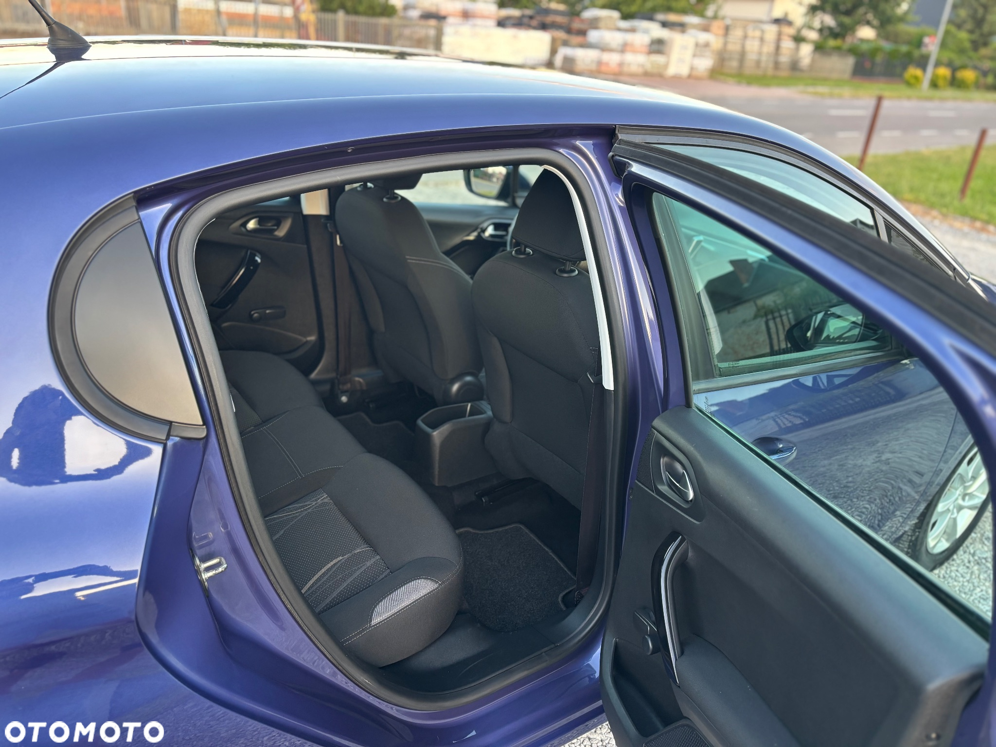 Peugeot 208 - 12