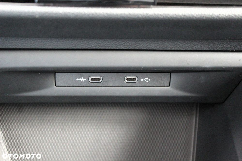 Volkswagen Golf - 22