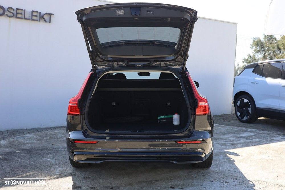 Volvo V60 2.0 T6 AWD TE Plus Dark - 4