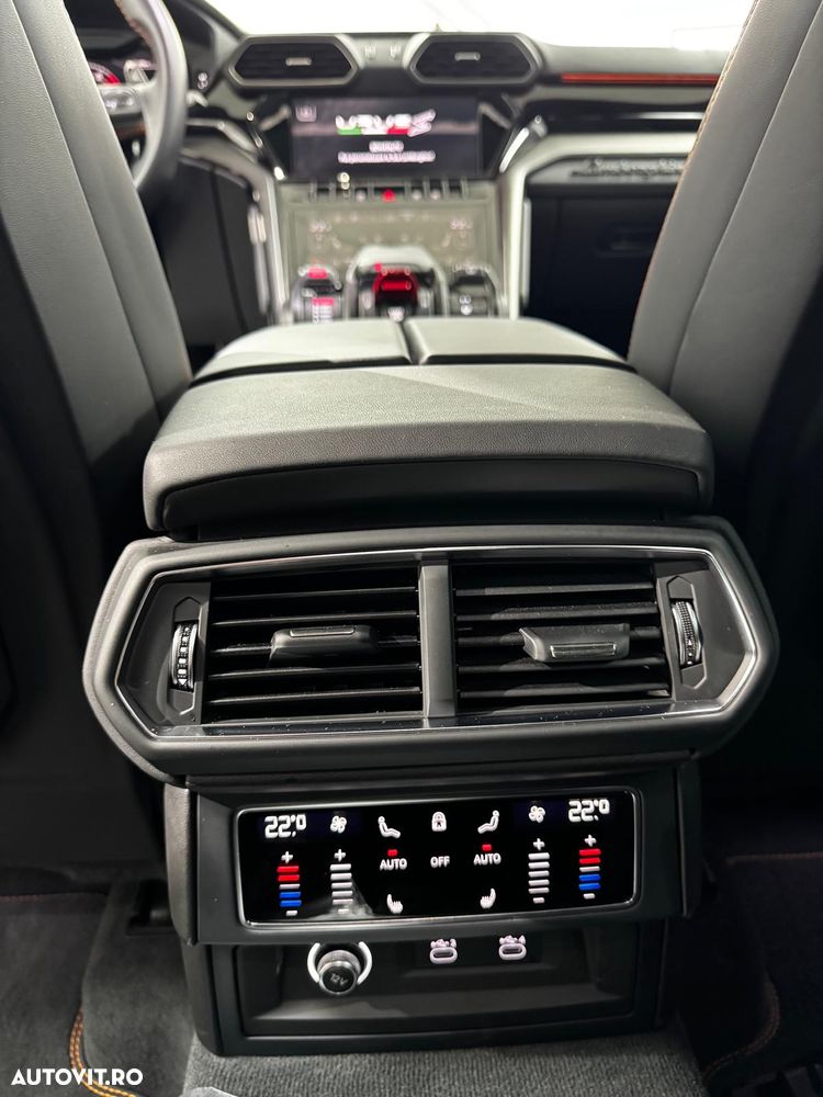 Lamborghini URUS - 28