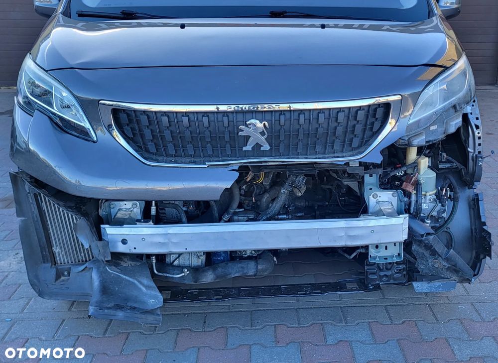 Peugeot Traveller - 8